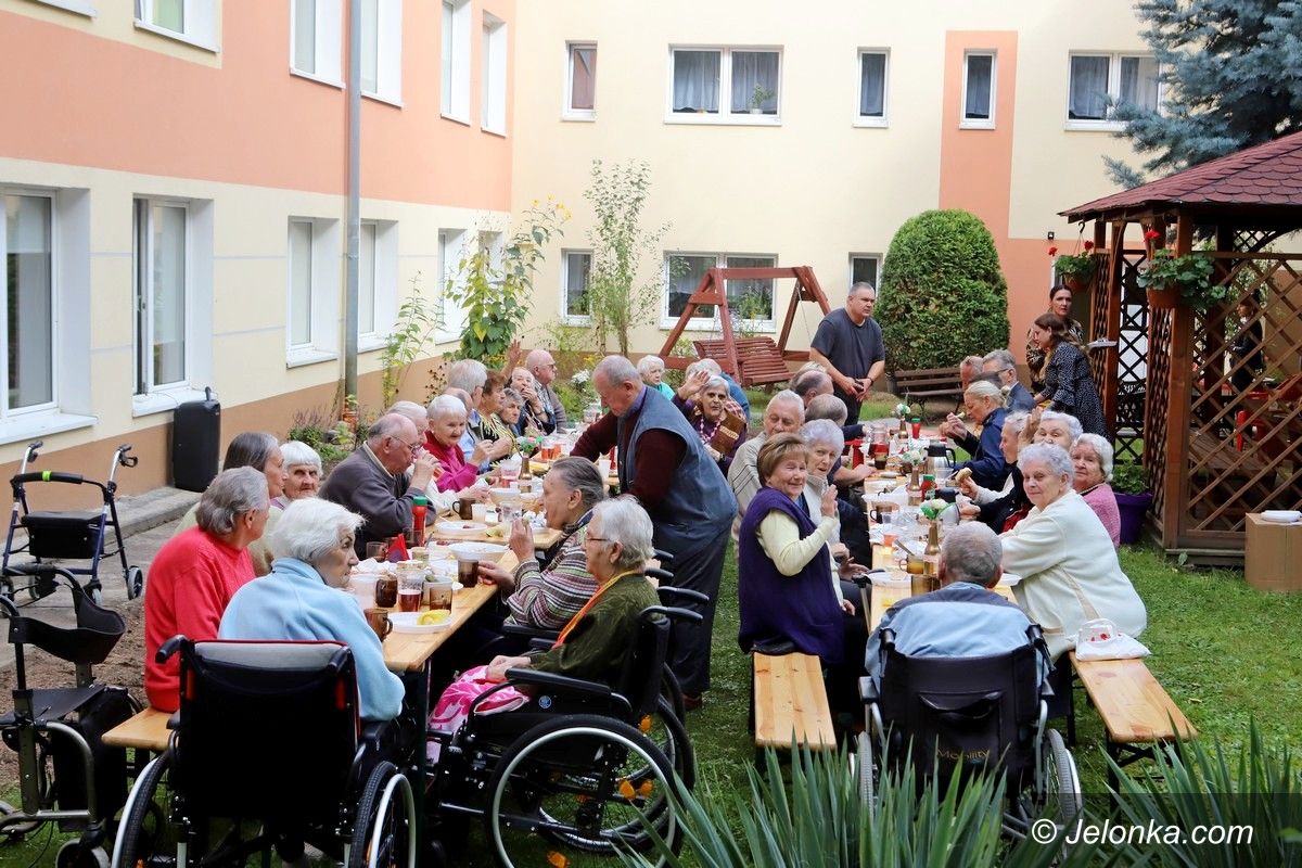 Jelenia Góra: W DPS świętują Dzień Seniora