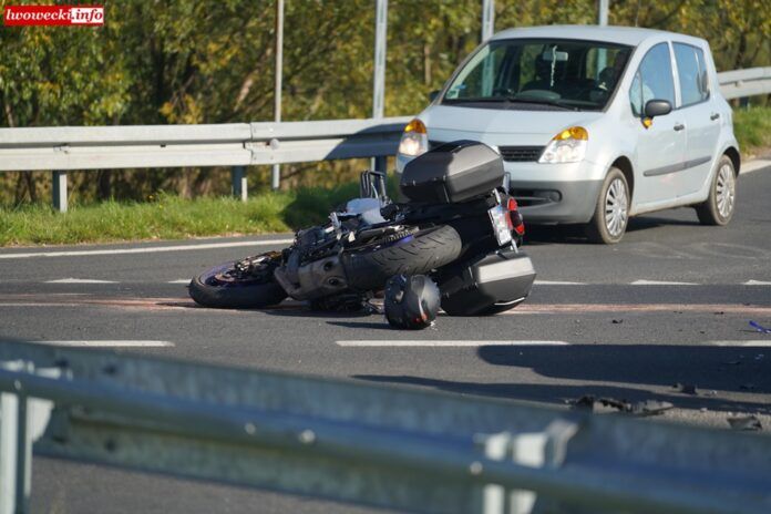 Krzewie Wielkie: Groźny wypadek z udziałem motocyklisty