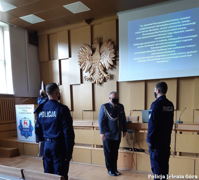 Jelenia Góra: Uroczyste ślubowanie młodego policjanta