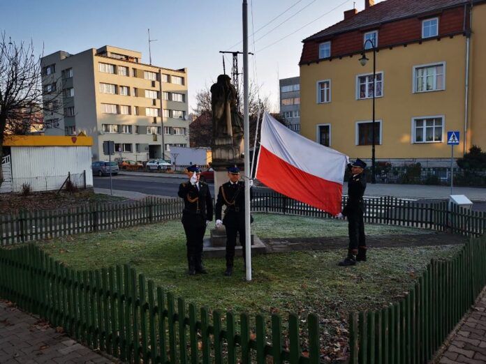Lwówek Śląski: Flaga na maszt