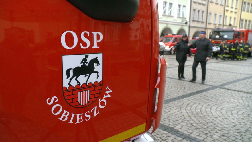 Jelenia Góra: Ochotnicy z Sobieszowa dostali wóz strażacki