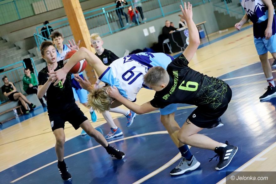 Jelenia Góra: Koszykarze "Jedenastki" wygrali półfinał strefy