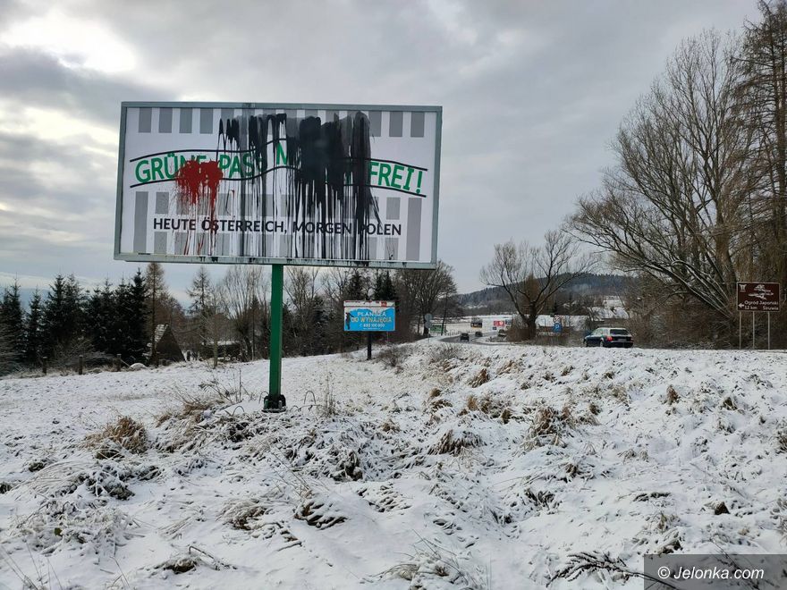 Region: Zniszczony billboard budzący kontrowersje