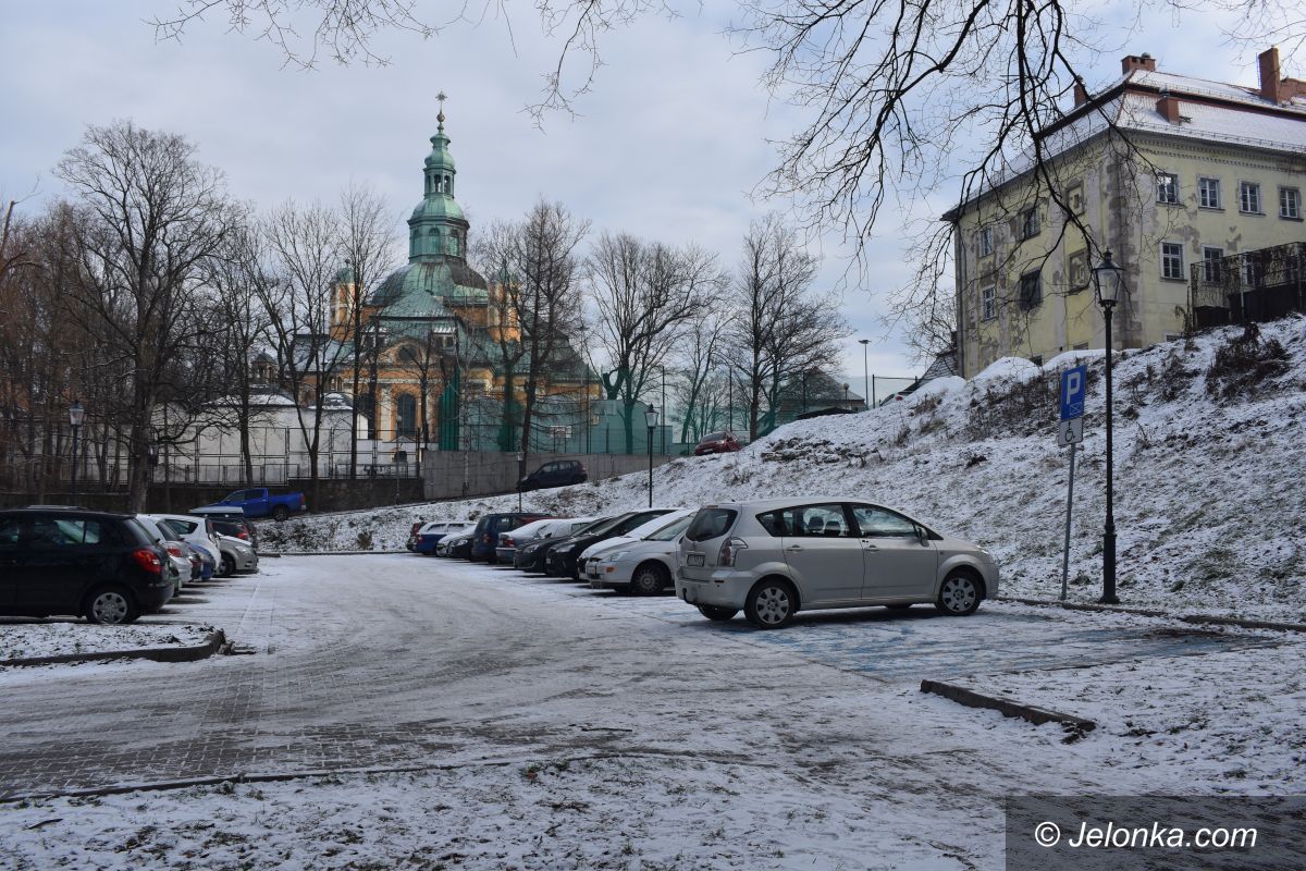 Jelenia Góra: Czytelniczka: Lód i brud na parkingu