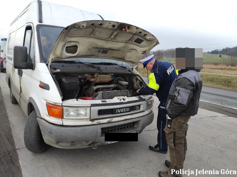 Jelenia Góra: Policjanci drogówki sprawdzali stan pojazdów