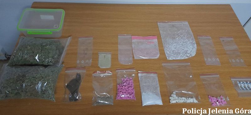 Jelenia Góra: Namierzony kilogram narkotyków