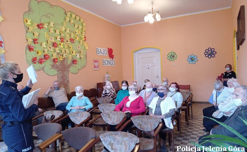 Jelenia Góra: Spotkanie z seniorami w domu pomocy społecznej