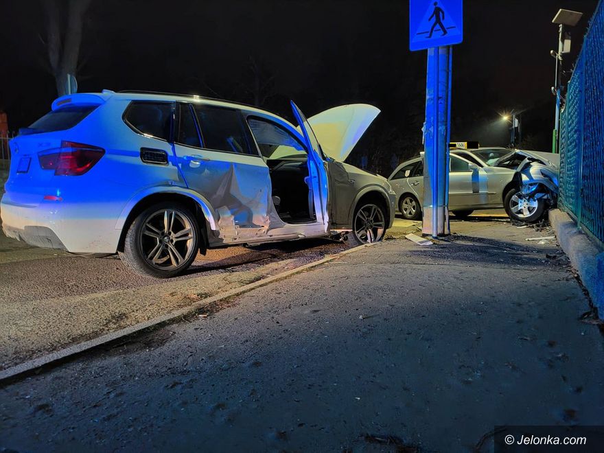 Jelenia Góra: Zderzenie dwóch aut (aktualizacja)