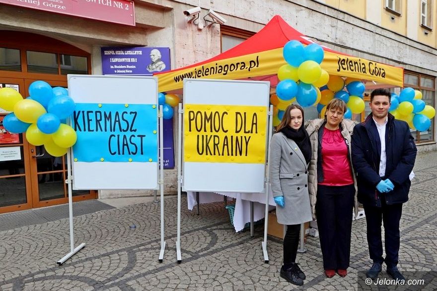 Jelenia Góra: Udany kiermasz na rzecz uchodźców z Ukrainy