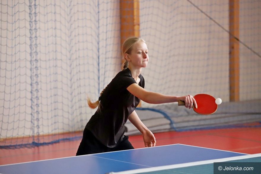 Jelenia Góra: Dziewczyny z Żeroma najlepsze w tenisie stołowym
