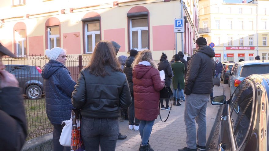 Jelenia Góra: Długa kolejka do paszportu