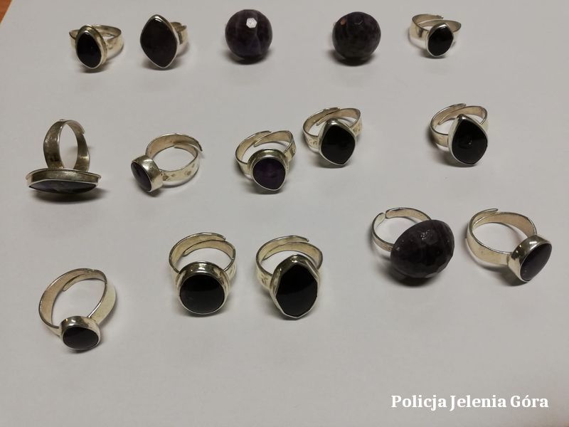 Jelenia Góra: Podejrzani o kradzież biżuterii zatrzymani