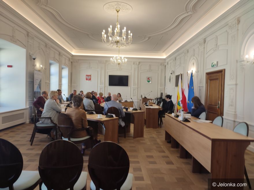 Jelenia Góra: Radni wracają do pracy stacjonarnej