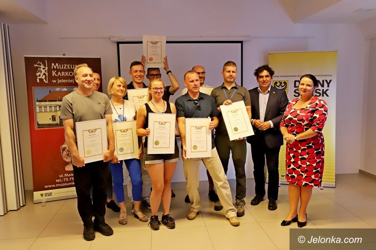 Jelenia Góra: Nowi przewodnicy otrzymali certyfikaty