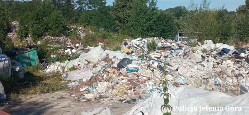 Powiat: Za nielegalne śmieci odpowie przed sądem