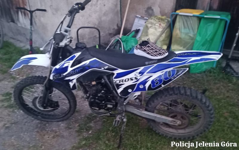 Jelenia Góra: Policjanci zatrzymali złodzieja i odzyskali motocykl