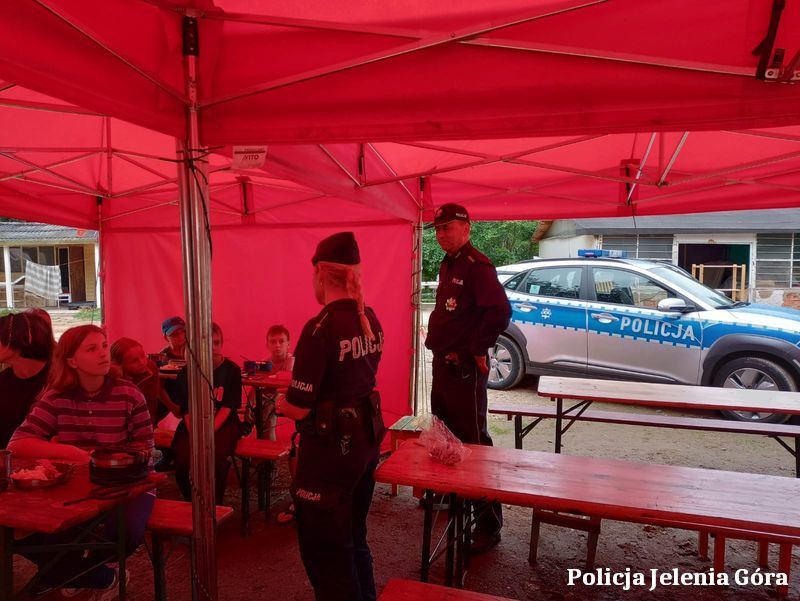 Szklarska Poręba: Policjanci u harcerzy