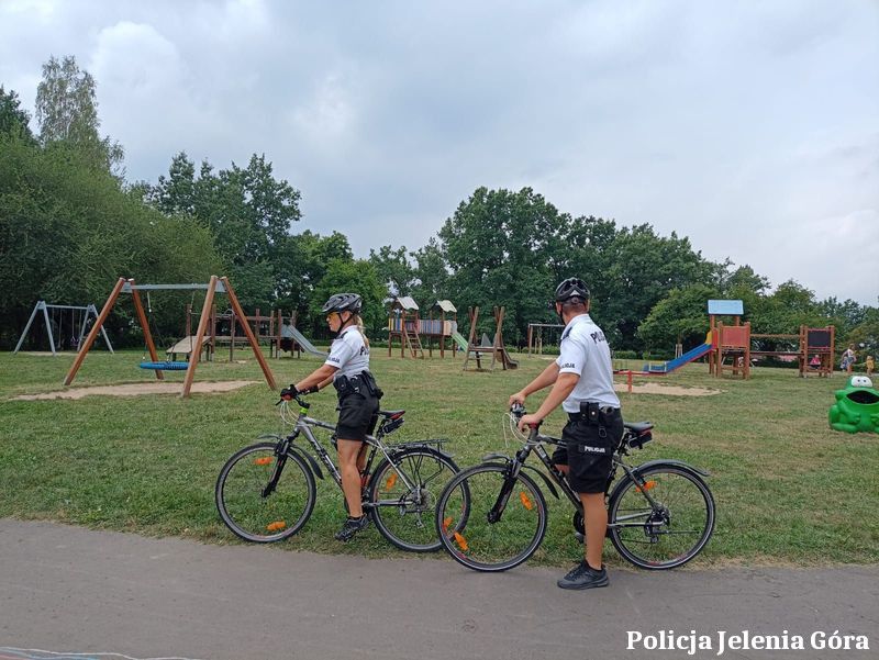 Jelenia Góra: Sezon na policyjne patrole rowerowe trwa