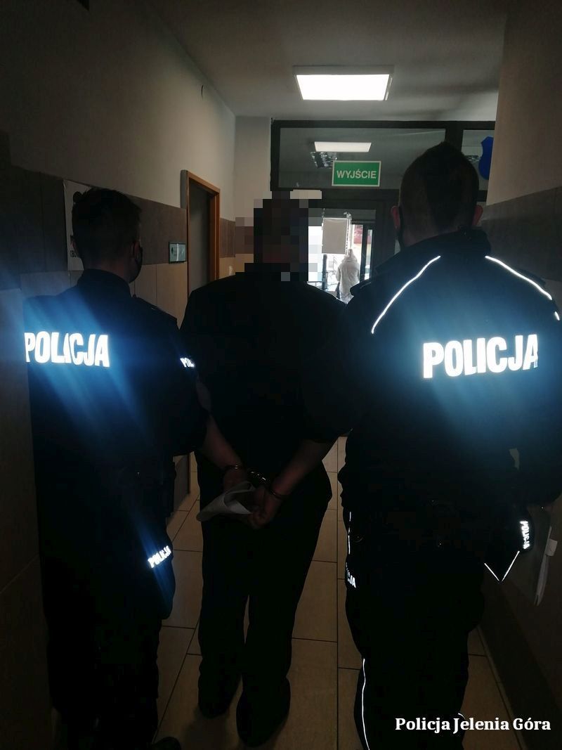 Jelenia Góra: Areszt za napaść na policjantów i groźby