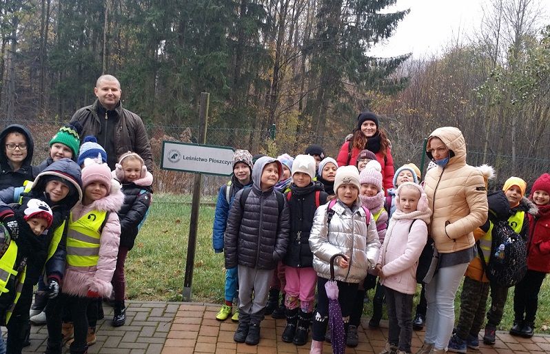 Jelenia Góra: Dzieci pomagają leśnej zwierzynie przetrwać zimę