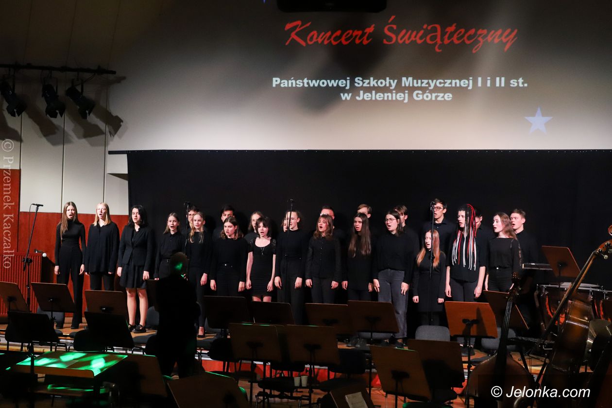 Jelenia Góra: Świąteczny koncert uczniów szkoły muzycznej