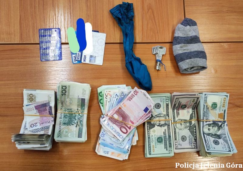 Jelenia Góra: Znalazła pieniądze i oddała