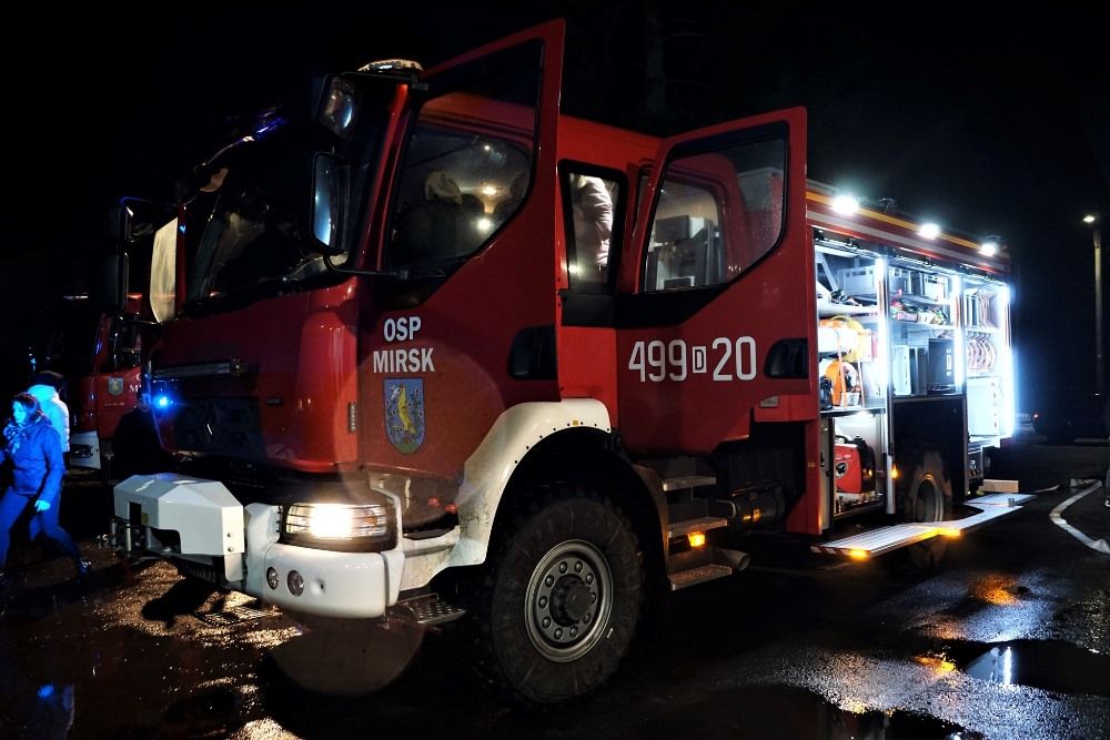 Mirsk: Strażacy  z nowym wozem