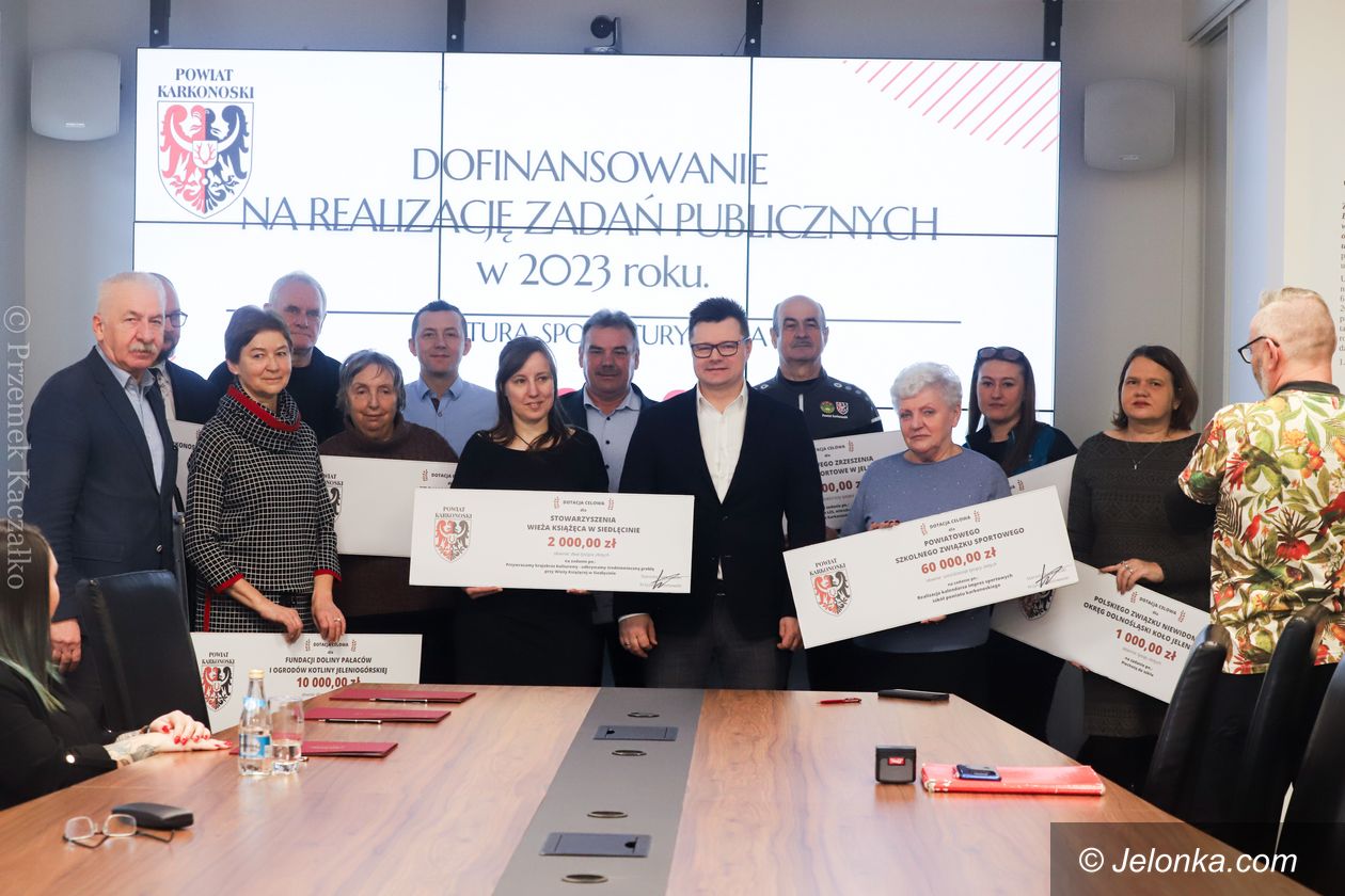 Jelenia Góra: Powiat wspiera finansowo organizacje pozarządowe