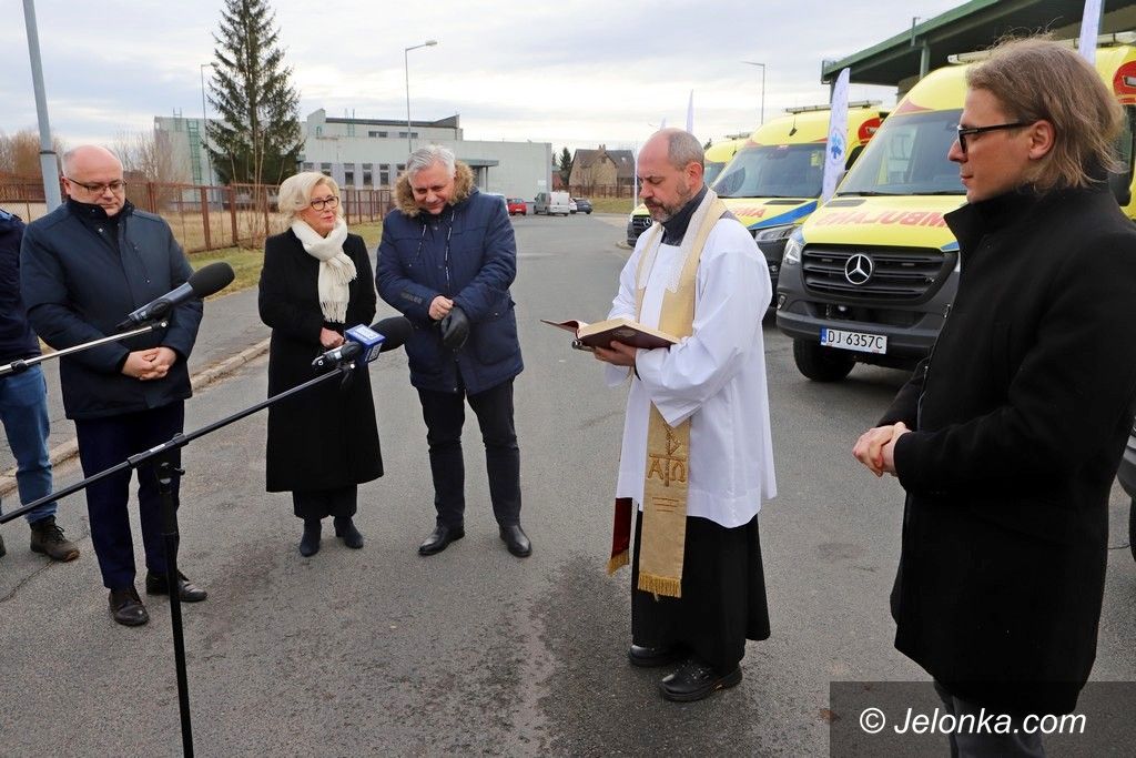 Jelenia Góra: 5 nowych ambulansów dla pogotowia ratunkowego