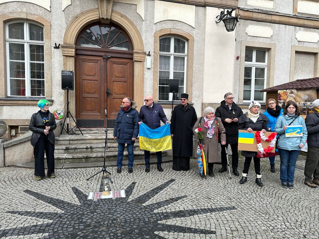 Jelenia Góra: Solidarni z Ukrainą w rocznicę agresji terorrystycznej Rosji