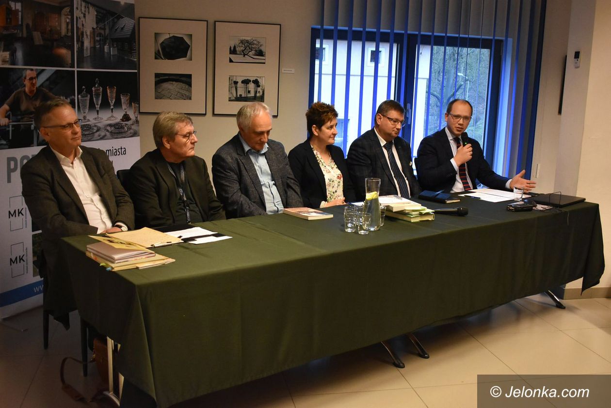 Jelenia Góra: Debata o najnowszej historii regionu