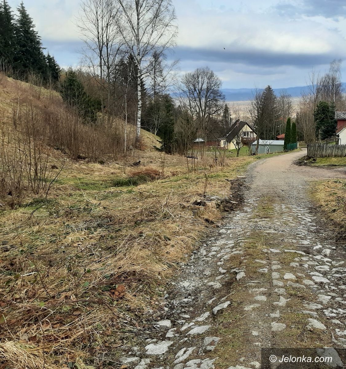 Powiat: Ulica Sudecka w Miłkowie w kwietniu do remontu