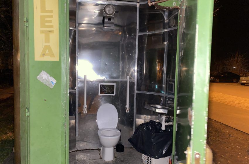 Lwówek Śląski: Zamknięta... w toalecie