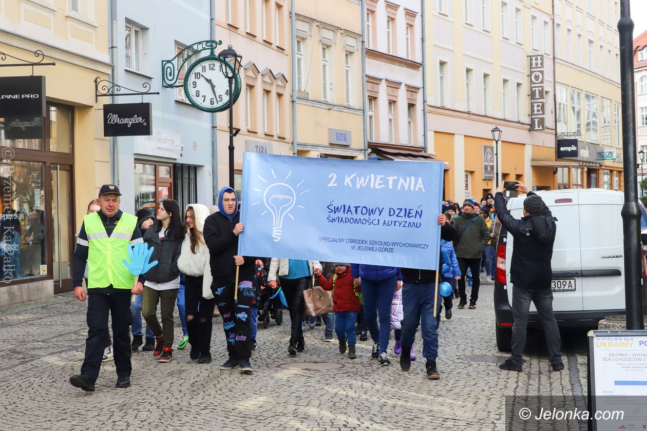 Jelenia Góra: Niebieski marsz dla świadomości autyzmu
