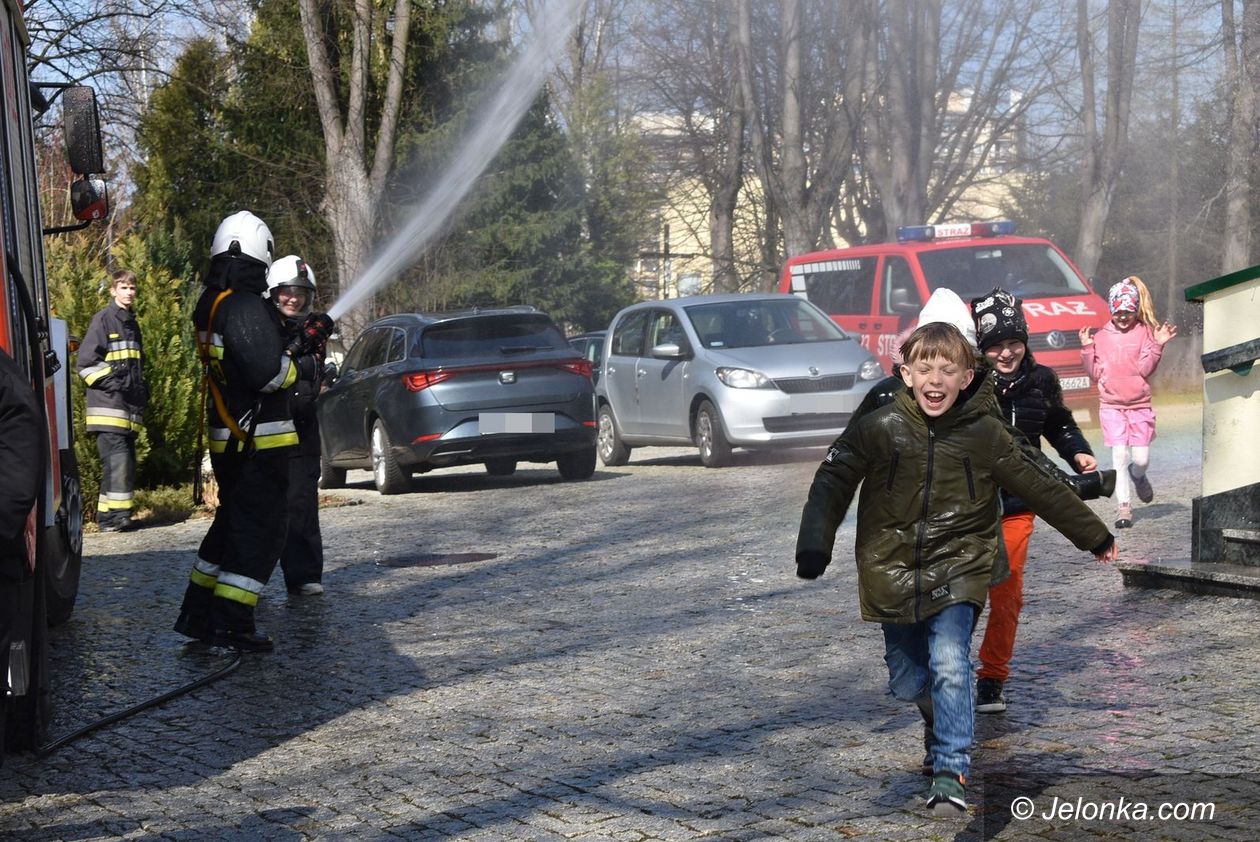 Jelenia Góra: Śmigus Dyngus ze strażakami