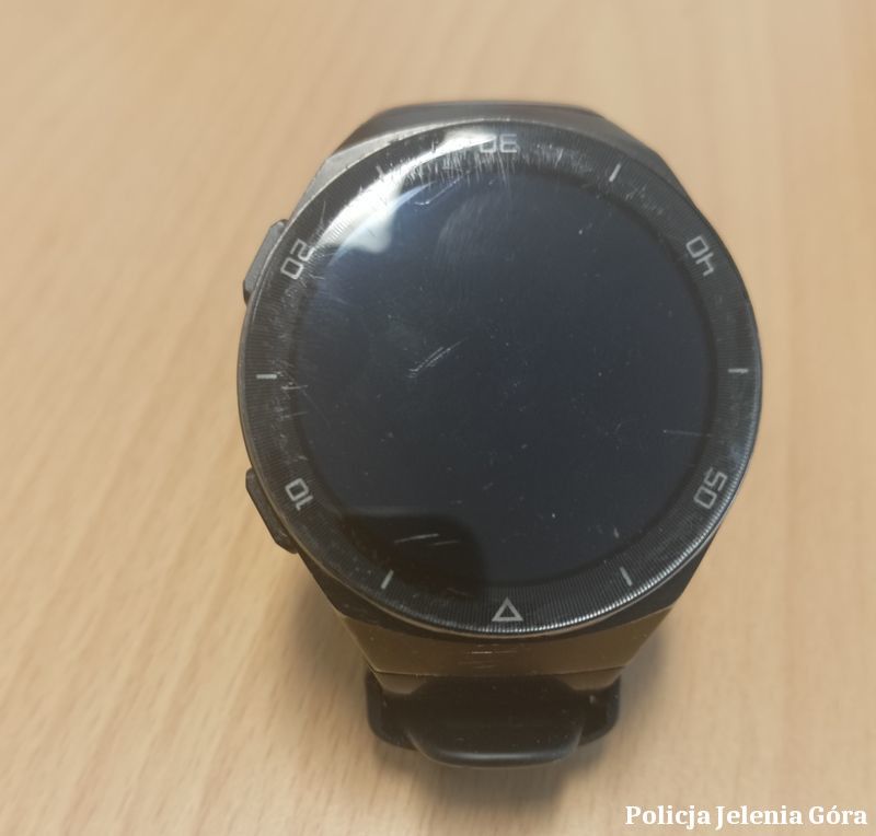 Jelenia Góra: Odpowie za kradzież zegarka