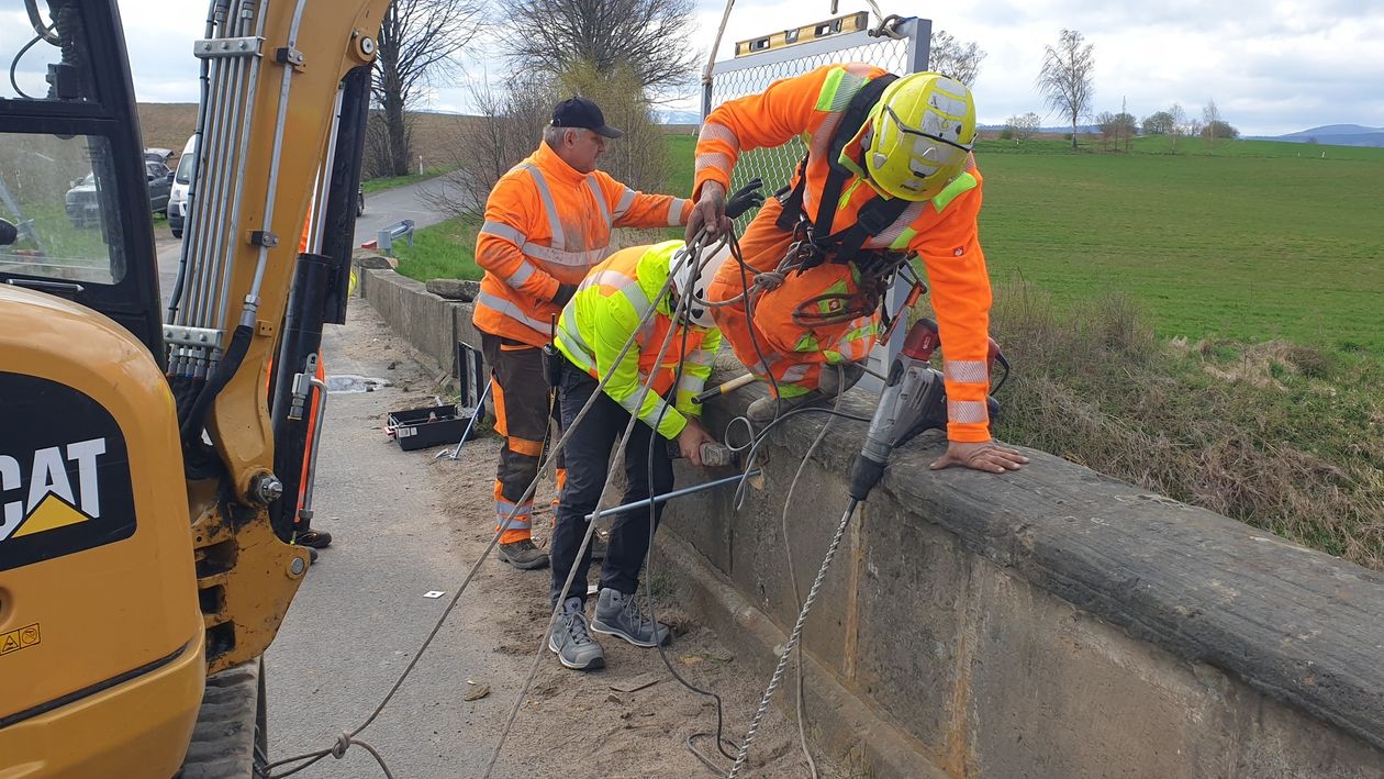 Powiat: Kończy się remont balustrady wiaduktu