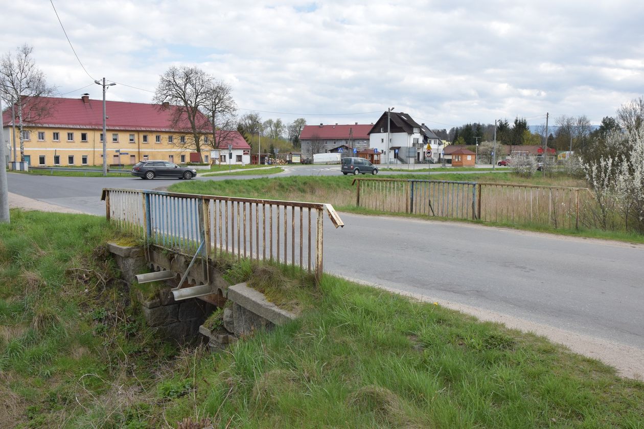 Powiat: Czas na remont drogi powiatowej i mostu