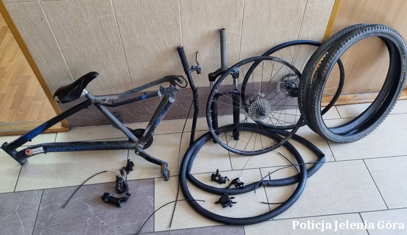 Jelenia Góra: Ukradli rower spod galerii i wpadli