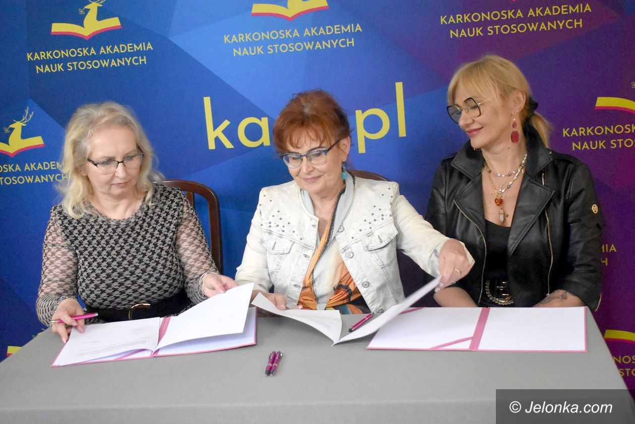 Jelenia Góra: Umowa o współpracy KANS ze "Śniadeckim"