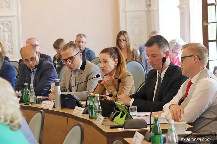 Jelenia Góra: Burzliwa debata na sesji