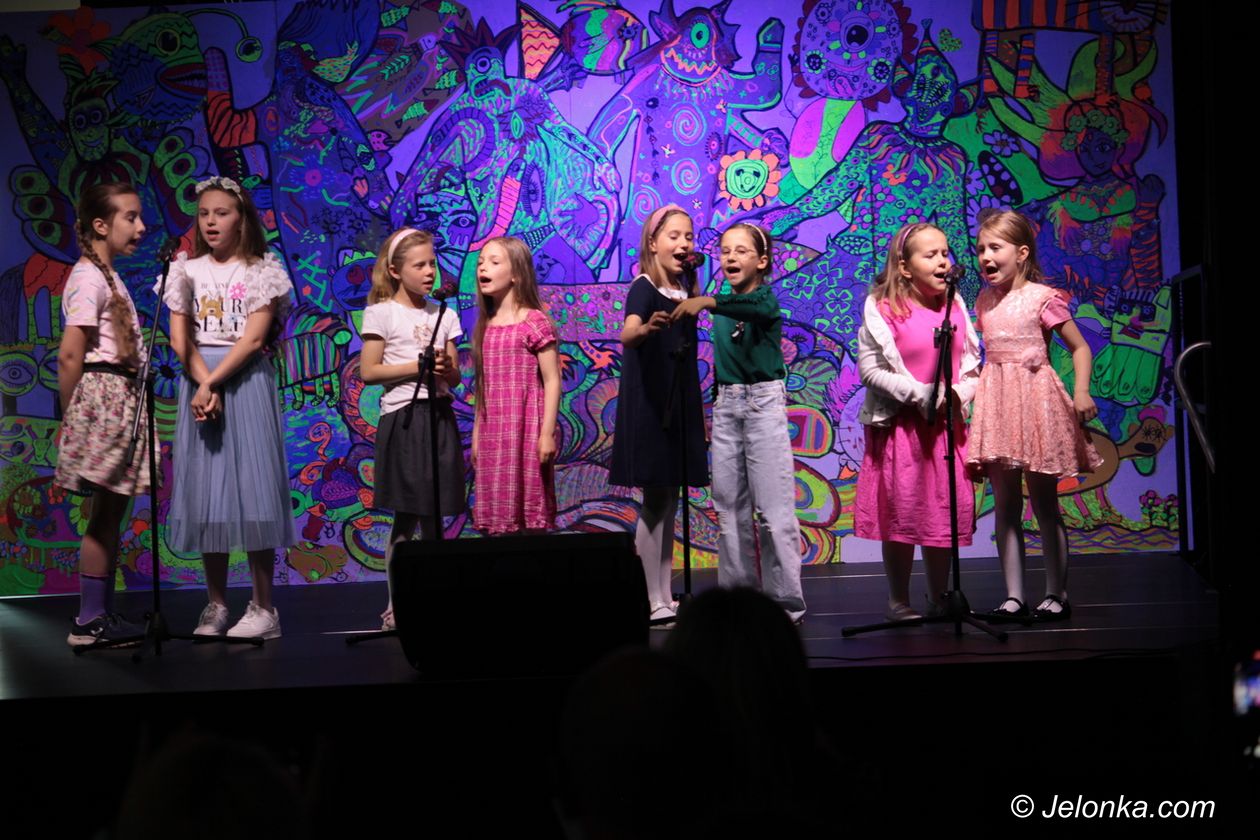 Szklarska Poręba: Dzieci z koncertem na Dzień Mamy pod Szrenicą