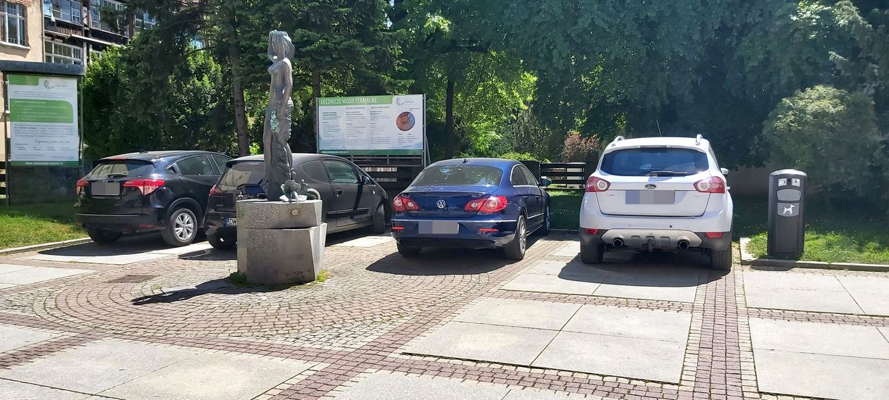 Jelenia Góra/Cieplice: Czytelnik: Plac Piastowski to deptak, nie parking
