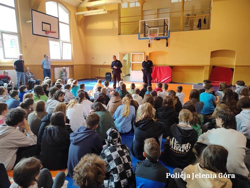 Jelenia Góra: Z wizytą w szkołach