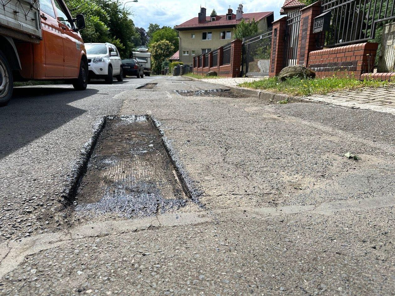 Jelenia Góra: Łatają dziury w drogach