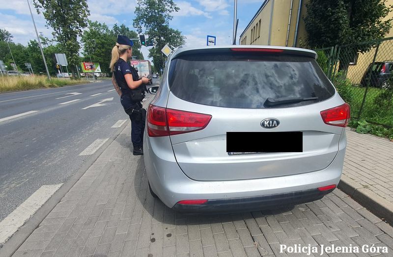 Jelenia Góra: Policjant po służbie pomógł zatrzymać nietrzeźwego kierowcę