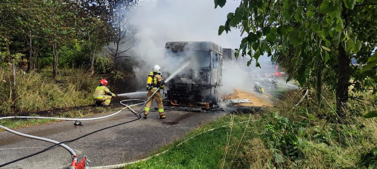 Bolków: Pożar ciężarówki z pszenicą
