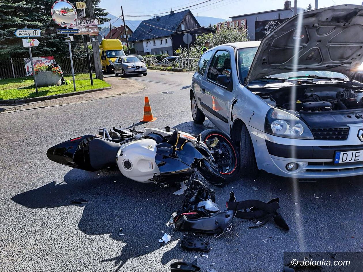 Ścięgny: Zderzenie auta z motocyklem
