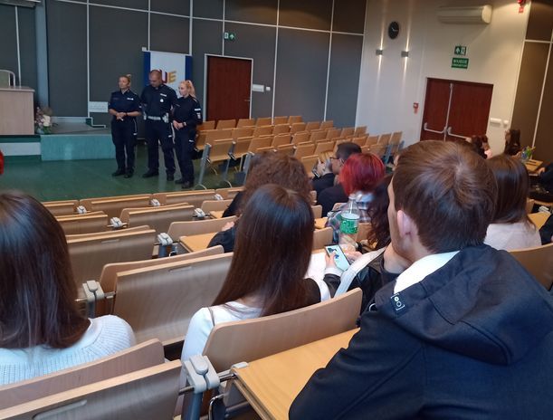 Jelenia Góra: Policjanci ze studentami