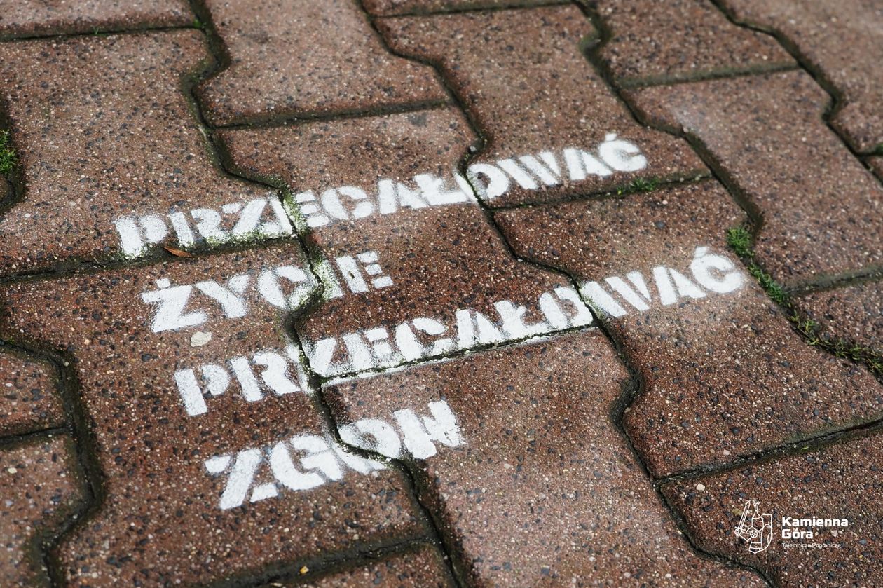 Kamienna Góra: Pisali na chodnikach